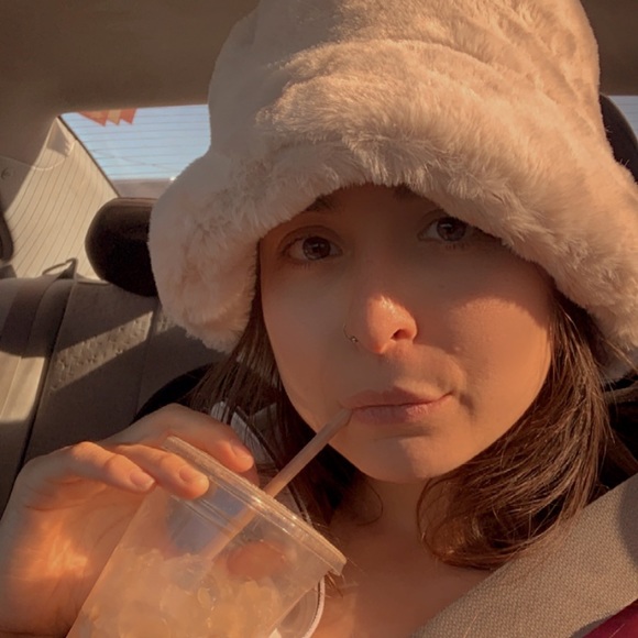 Meet your Posher, Isabella - Picture 1 of 1